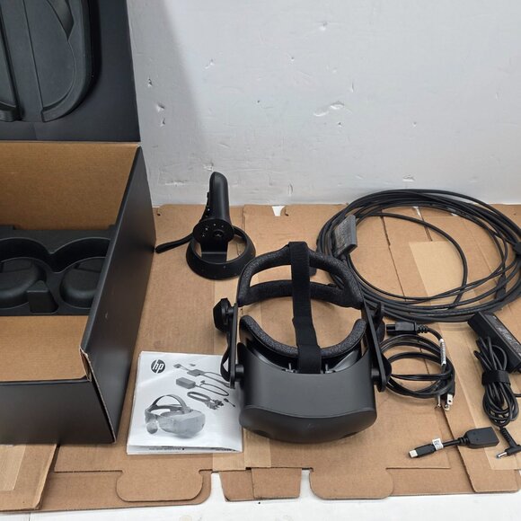 HP Reverb G2 VR Mixed Reality Headset With/ One Controller & Cables - Picture 3 of 16